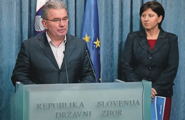 Interpelacijo zoper Omerzela sta predstavila Andrej Vizjak in Ljudmila Novak 