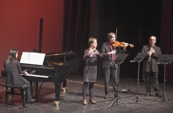 Na nedavnem nastopu učiteljev so v skupni zasedbi nastopili tudi Ingrid Tavčar (klavir), Tamara Tretjak (flavta), Matej Santi (violina) in Branislav Trifković (klarinet)