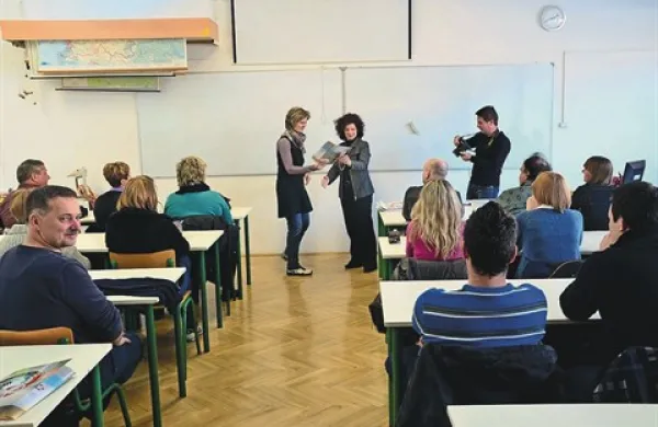 Ob zaključku tečajev so  udeleženci prejeli potrdila o pridobljenem znanju 