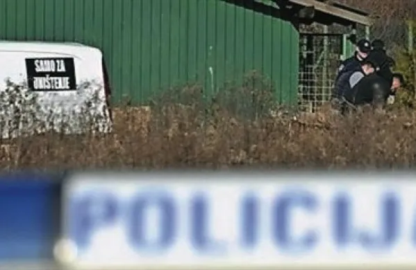 Hrvaška policija je kazensko ovadila 61-letno Brankico Crosetti in 37-letnega Daliborja Barića zaradi suma trpinčenja in poboja 44 psov v ilegalnem zavetišču v Zagrebu