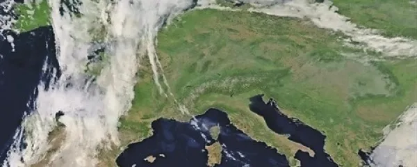 Nad večjim delom Evrope vztraja zelo soliden anticiklon
