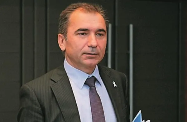 Predsednik DZ Janko Veber je v dopisu z 9. decembra vlado pozval, naj predlog zakona dopolni najpozneje v 15 dneh, sicer se bo “štelo, da predlog zakona ni bil vložen”
