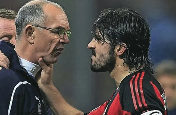Italijanska policija je davi v okviru preiskave o prirejanju izidov nogometnih tekem Calcioscommesse aretirala štiri osebe in obenem odprla preiskavo proti svetovnemu prvaku z azzurri, Gennaru Gattusu (v dresu Milana, leta 2011)