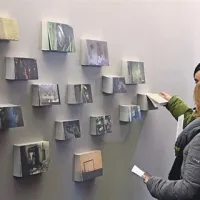 Obiskovalci so lahko s seboj vzeli katero od podob   na razglednicah, ki jih je posnel Paolo Comuzzi  