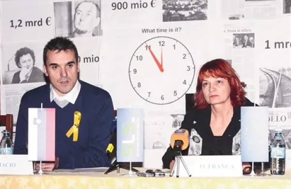Državni zbor ne bo razpisal zbiranja 5000 podpisov za zakon o financiranju in gradnji drugega tira Koper-Divača, ki ga je 2. decembra samoiniciativno vložil Sladžan Bacio (na fotografiji). Vlagatelj je svojo pobudo umaknil.  