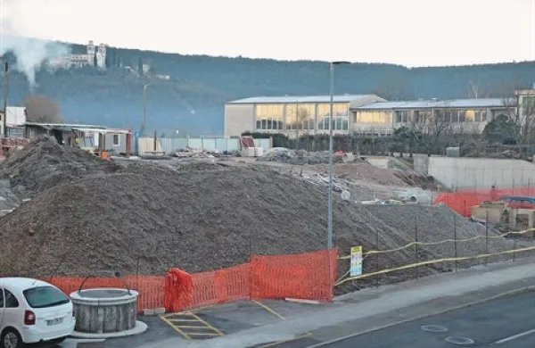 Gradijo center za mladino in starejše občane, kdaj bo na vrsti nov kulturni dom, pa še ni znano