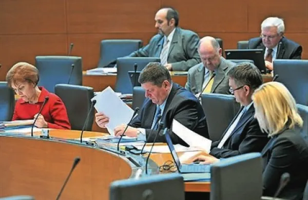 DZ je danes sprejel novelo zakona o davčnem postopku, s katero se bo neprijavljeno premoženje fizičnih oseb obdavčilo bistveno bolj kot zdaj