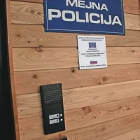Naravna macesnova obloga daje stavbi privlačen in sodoben videz