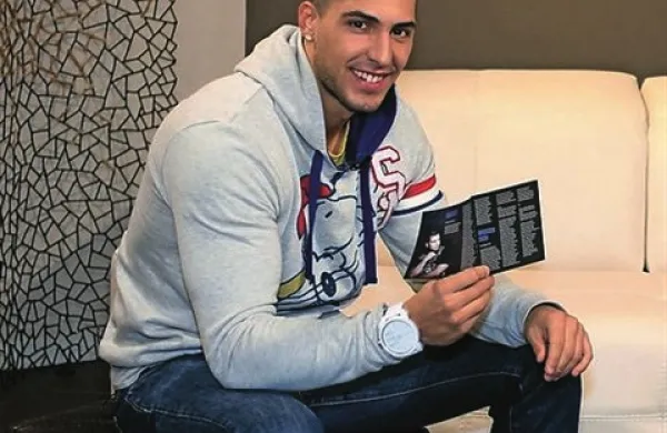 Saša Petrović je 22-letni mojster rimane besede z Vrhnike,  bolj znan pod imenom Challe  Salle