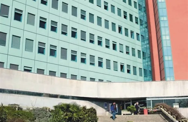 V šempetrski bolnišnici so zaskrbljeni. Ministrstvo za zdravje že skoraj tri mesece izbira izvajalca, ki bo gradil urgentni center.