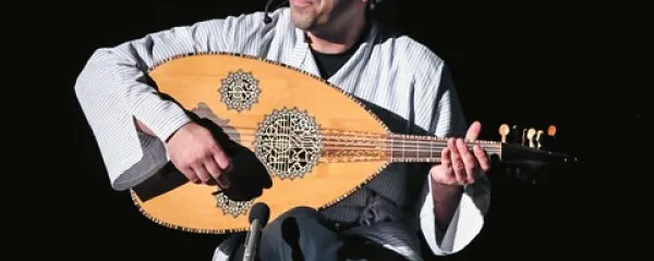  Mahmud Al Khatib med nedavno  arabsko plesno-gledališko predstavo Jaz sem od tam v Kulturnem domu Izola