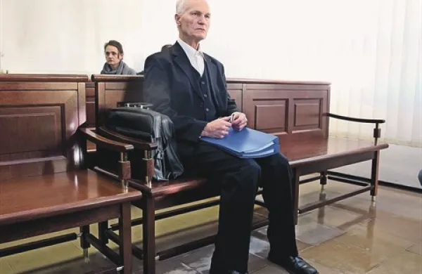 Celjsko okrožno sodišče je nekdanjega ekonoma mariborske nadškofije Mirka Krašovca v zadevi Betnava danes obsodilo na dve leti zapora, zaradi kaznivih dejanj naklepnega napeljevanja k poslovni goljufiji na škodo EU