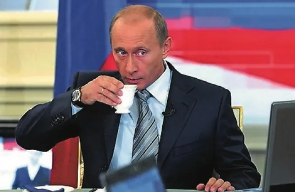 Ruski predsednik Vladimir Putin je danes podpisal dekret o pomilostitvi nekdanjega naftnega mogotca in njegovega ostrega kritika Mihaila Hodorkovskega