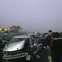 Na avtocesti med Beogradom in Zagrebom je danes prišlo do dveh hudih verižnih trčenj, v katerih sta življenje izgubili dve osebi, 20 pa je ranjenih