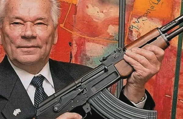 Po vsem svetu znani oče jurišne puške AK-47 Mihail Kalašnikov je danes umrl v starosti 94 let