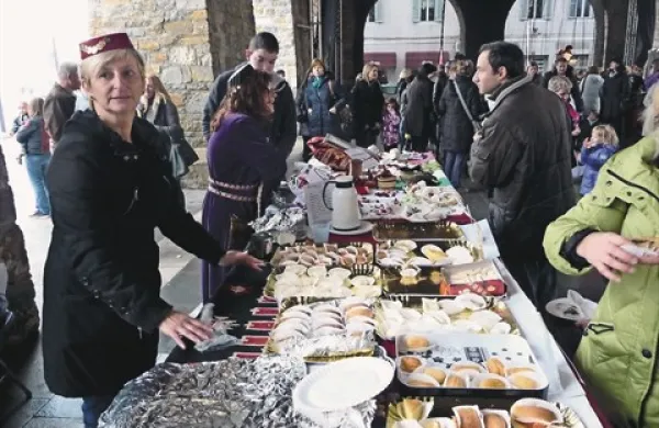 Žensko društvo Bedem je obiskovalcem ponudilo dobrote bosanske kuhinje