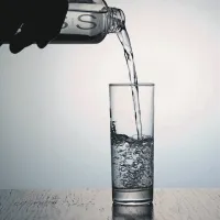 Ne pozabite piti navadno vodo