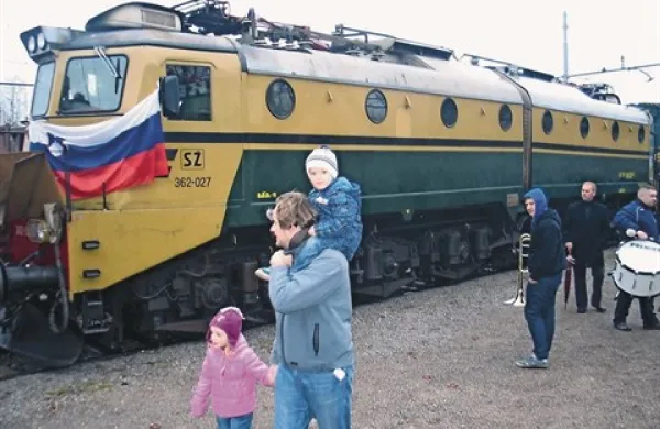 Lokomotiva “mehovka” po prihodu na bistriško železniško postajo 
