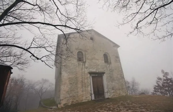 Cerkvica sv. Petra nad Vitovljami bo letošnji božič dočakala z zažganimi vrati