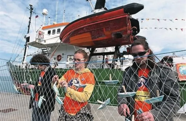 Ruske oblasti so ustavile kazenski postopek proti vsem 30 članom organizacije, ki so se z ladje Arctic Sunrise (na fotografiji med obiskom v Kopru) skušali povzpeti na rusko naftno ploščad na območju Arktike 