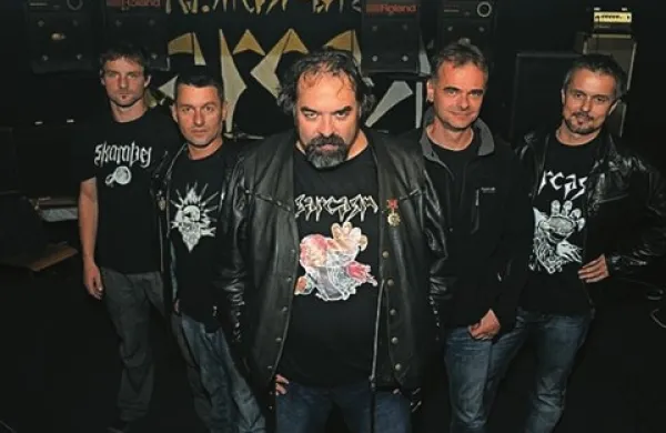 Kranjska thrash metal zasedba  Sarcasm deluje na glasbeni  sceni že od davnega leta 1987,  nase pa je opozorila  dve leti  kasneje s svojim prvencem,  brezkompromisnim albumom  Crematory