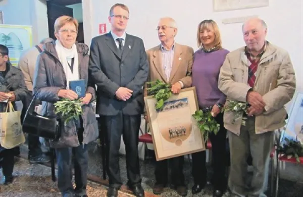 Nekateri primorski dobitniki priznanj s predsednikom PZS Bojanom Rotovnikom
