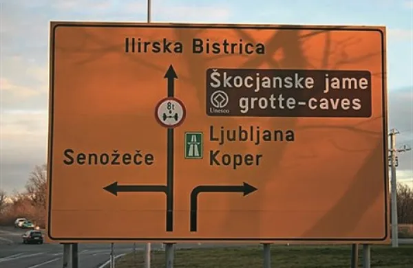 Za selitev iz notranjsko-kraške v obalno-kraško si je  prizadevala občina Ilirska Bistrica, a je že letos  spomladi postalo jasno, da ji vlada ne bo ugodila 