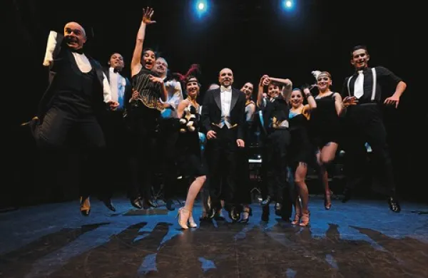 Sklepni prizor s premiere Happy feet: nora dvajseta v koprskem gledališču
