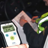  Voznik z 0,54 miligrama alkohola v litru izdihanega zraka je pot do doma nadaljeval s taksijem 
