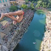Kanal - Voda, tako nujna ob pristanku v Sočo, da se skok legendarnega skakalca Pinota Avberja lahko konča srečno