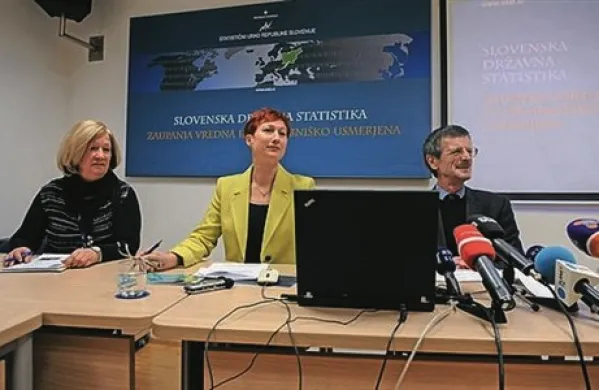 Novinarska konferenca Statističnega urada RS, na kateri so predstavili podatke o četrtletnem deficitu in dolgu države ter kazalnike globalizacije