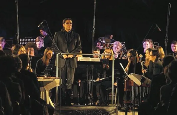 Dirigent Mitja Tavčar je dober naslednik svojega predhodnika, je potrdil zadnji koncert Pihalnega orkestra Komen v letu 2013