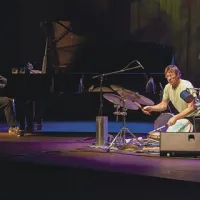 Tolkalec Zlatko Kaučič je v odhajajočem letu praznoval 60 let, obeležil jih je tudi s koncertom Tihožitja slovenskih pokrajin, ki ga je  pianistom Milkom Lazarjem pripravil v novogoriškem Kulturnem domu   