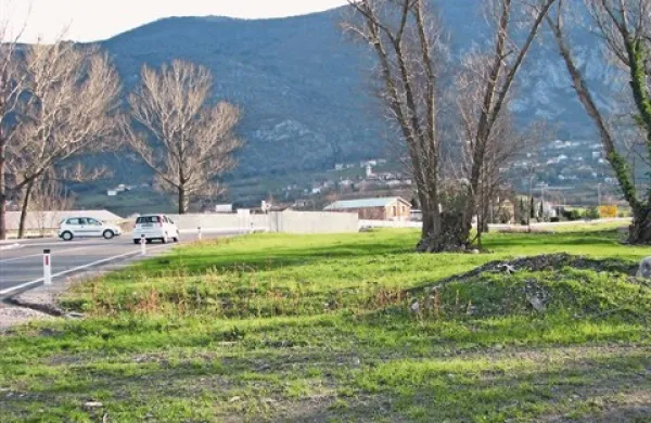 Vzniknila je pobuda, da bi v sodelovanju s prijatelji iz francoskega mesta Lumbin  uredili park “pobratenja” 
