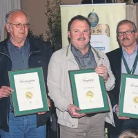  Šampionski naslov Zlate oljčne vejice za sicer pičlo oljkarsko letino 2012 je prejel Franc Morgan (v sredini), vicešampionska pa Boris Sabadin (levo) in Boris Jenko. 