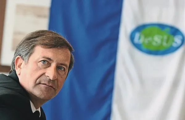 Prvak Desusa Karl Erjavec pravi, da zlasti zaradi določb o pokojninah osnutek nove pogodbe ni povsem v skladu s pričakovanji Desusa