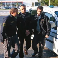 Koprski kriminalisti so v začetku novembra aretirali nekdaj uspešnega postojnskega podjetnika Edvarda Progarja in njegovo poslovno partnerko Lori Posega. Preiskovali so kazniva dejanja, povezana z podjetji iz kroga postojnskega Epica. Progar je teden