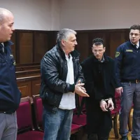 Sredi julija, štiri mesece po grozljivem umoru Oliankija Vatovca, so kriminalisti aretirali 61-letnega Marka Markoviča iz Izole (levo)  in 33-letnega Bolgara Kosto Aleksandrova, ki je živel v Ankaranu. Predobravavni narok je sodišče  po zavrnjeni