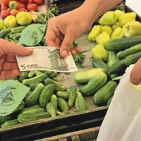 Vlada bi  imenovala  varuha odnosov v verigi preskrbe s hrano, da bi preprečila primere zavajanja potrošnikov na tržnicah, ko nekateri podjetniki ponujajo kot domač pridelek tudi zelenjavo, ki jo v resnici kupijo na veletržnicah v tujini  