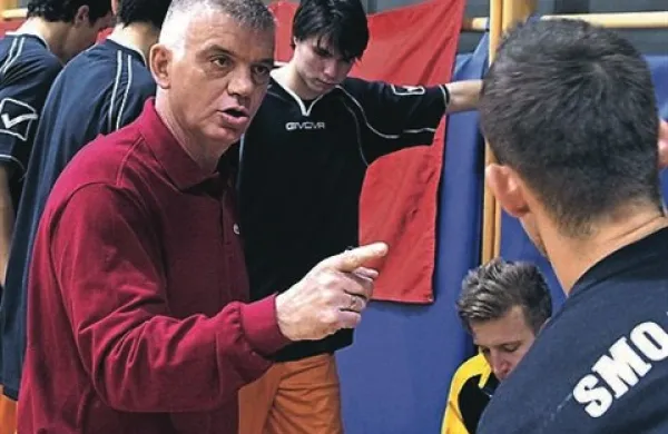 V 2. SKL se je vodilnemu LTH skoraj maščevalo podcenjevanje Kopra. Na fotografiji trener Koprčanov Mihailo Poček.