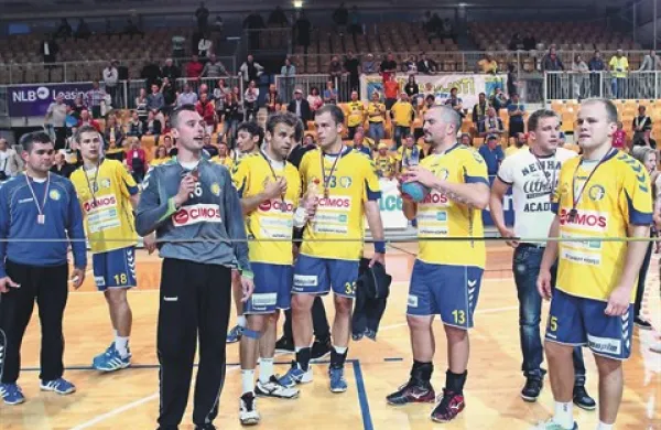 Moštvo koprskih rokometašev, ki je na zadnji tekmi RK Cimos premagalo Maribor