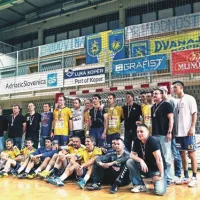 Moštvo koprskih rokometašev, ki je na zadnji tekmi RK Cimos premagalo Maribor 
