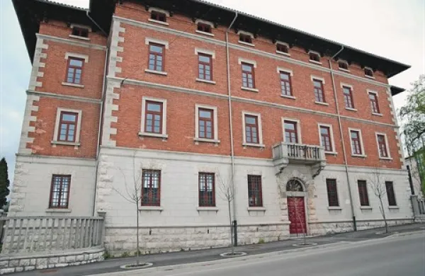 S  100.000 evri premostitvenega posojila bo zavod Znanje v Notranjskem muzeju v Postojni (na fotografiji) postavil stalno razstavo o krasu, za katero bo sicer  dobil evropski denar