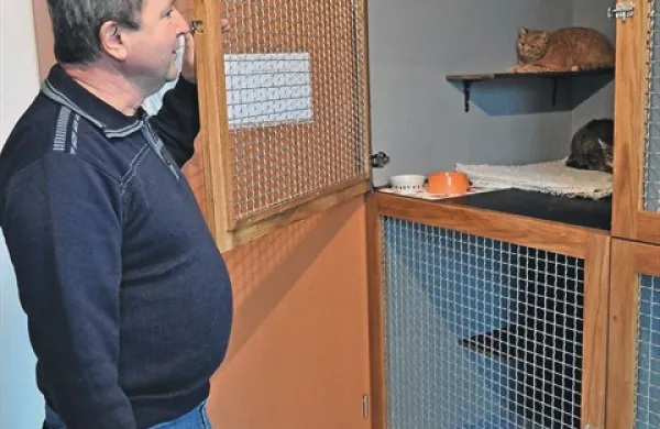 Mag. Anton Kenda v “mačjem” delu zavetišča