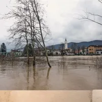 Tokrat se je narava usmilila naselij vzdolž Vipave in pritokov. Najbolj preteča je reka bila videti v Renčah.  