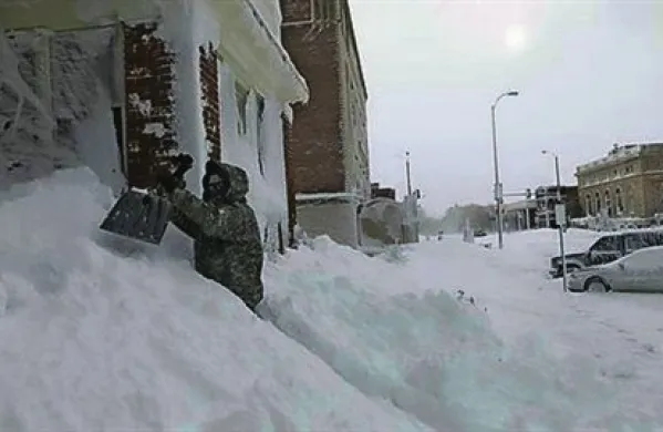 Polarni vrtinec, ki je večji del ZDA prekril z ubijalskim mrazom, podira vse rekorde, saj so temperature večinoma nižje kot na Antarktiki, v Georgiji na jugu pa je bilo zjutraj hladneje kot na Aljaski