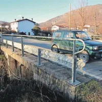 Mostiček čez Ozlenšček v Ozeljanu se je znašel na seznamu mostov, ki so nevarni za tovornjake, težje od 20 ton  