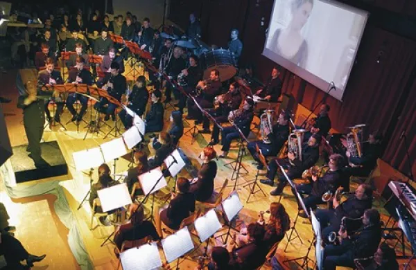 Pihalni orkester Eta na odličnem koncertu Klasična glasba v filmih