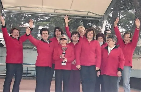 Balinarke Balinarskega društva Jadran Izola so v letu 2013 zmagale v Obalni balinarski ligi in trening tudi prvič opravile v še nedokončanem pokritem balinarskem igrišču v Izoli