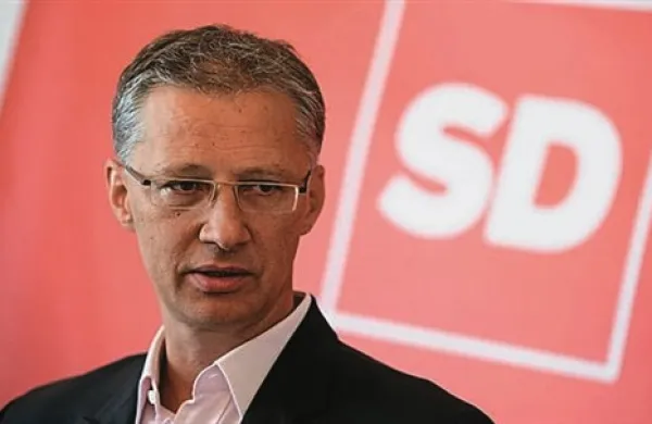 V zunajparlamentarni stranki Solidarnost  izjavo predsednika SD Igorja Lukšiča o nastajajočih novih strankah razumejo kot poziv k omejitvi ali ukinitvi ustavno zagotovljene pravice do združevanja